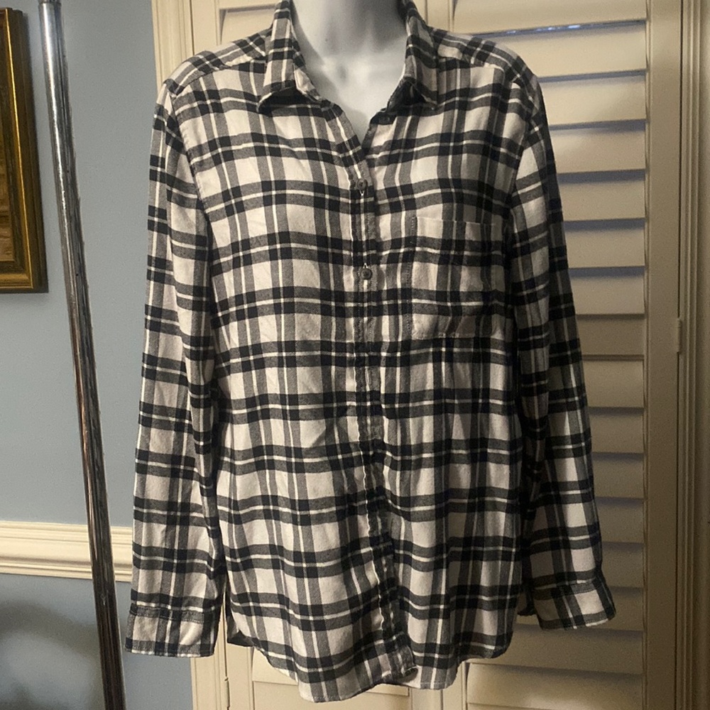 AMERICAN EAGLE White Black Plaid Flannel, “AhhMazingly Soft”, Medium